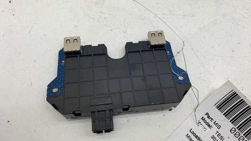 ⭕ 17-23 Tesla Model 3 Rear Generic USB/AUX Control Unit Hub Module 110
