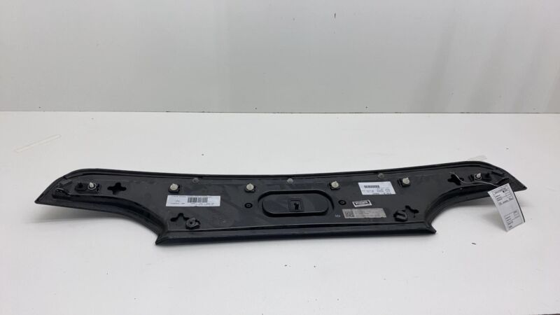 7424734-04 🍩16-19 BMW 740i 750i G11 G12 Trunk Lid License Plate Mount Lower Panel Finisher