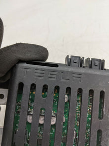 ⭕2016-2020 Tesla Model S X USB Hub and WiFi Control Module Assembly 1042829-00-F