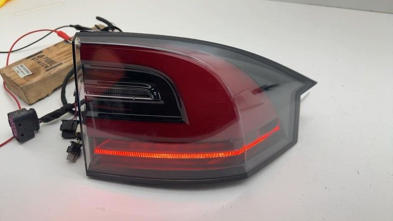 1034333-00-B ⭕ 2016-2020 Tesla Model X Rear Right Outer Taillight LED Tail Lamp 1034333-00-B