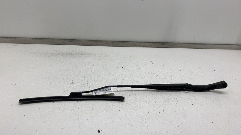 ⭕ 2022 2023 2024 Rivian R1T Front Passenger Right Windshield Wiper Arm & Blade