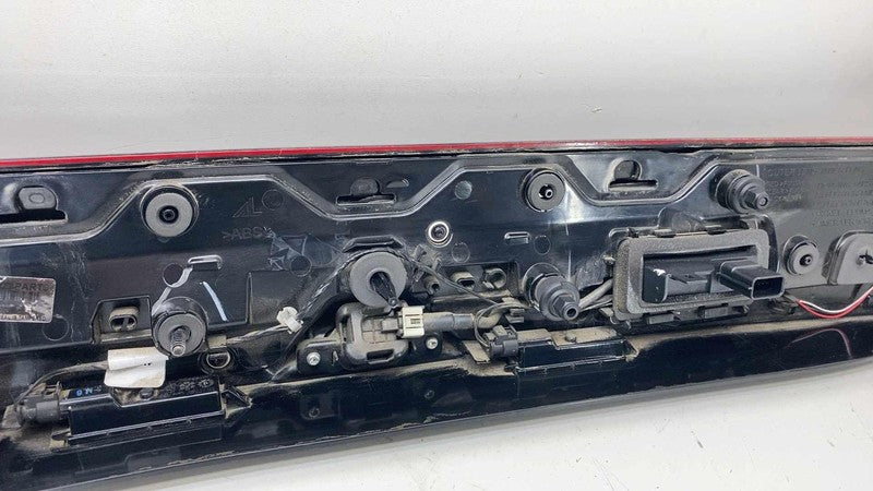 ⭕2021-2025 Chrysler Pacifica Rear Center LED Tail Light Lamp 3rd Brake Light OEM