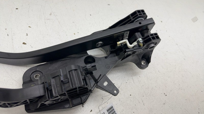 ⭕ 2025-2026 Tesla Model Y Gas Accelerator and Brake Foot Pedal Pad OEM