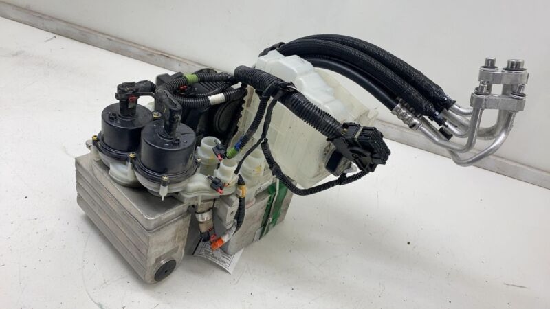1506859 97 D 20-23 Model Y Supermanifold Refrigerant Chiller + Coolant Reservoir 1506859-97-D