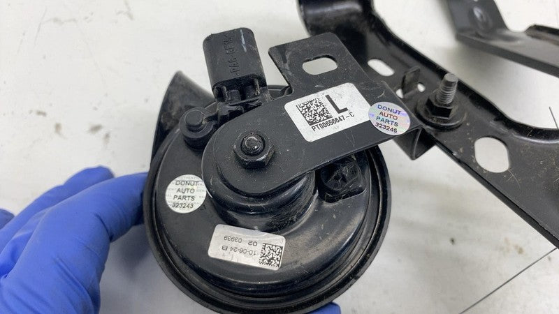 PT00656647C ⭕ 2025 Rivian R1S Front Left Low Note Tone Signal Horn w/ Bracket PT00656647-C