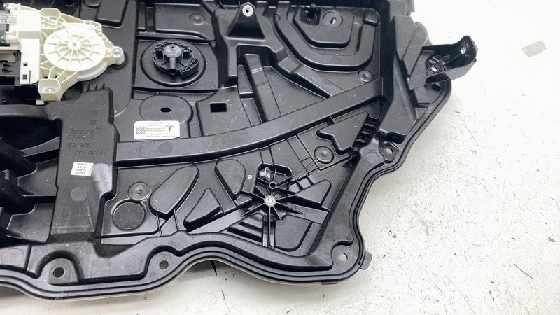 ⭕20-24 Model Y Front Right Door Window Regulator & Motor w/ Carrier 14