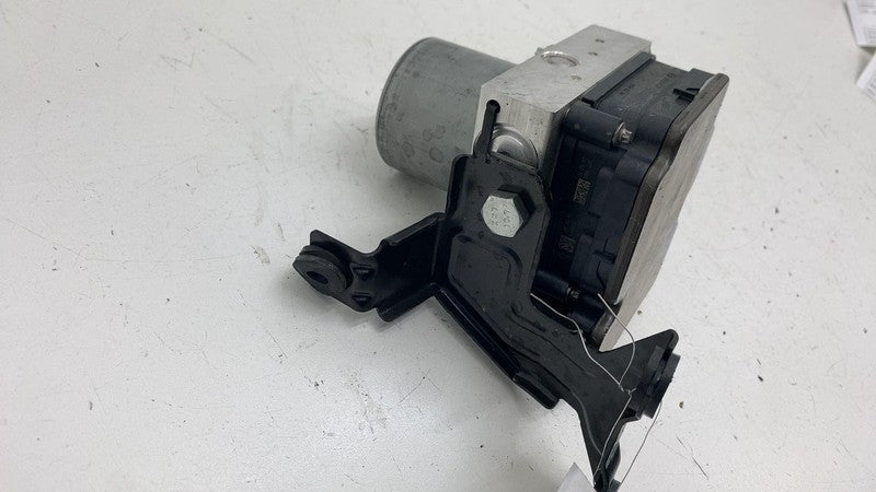 ⭕ 2025 Rivian R1S ABS Anti-Lock Brake Pump Module Unit w/ Bracket PT01