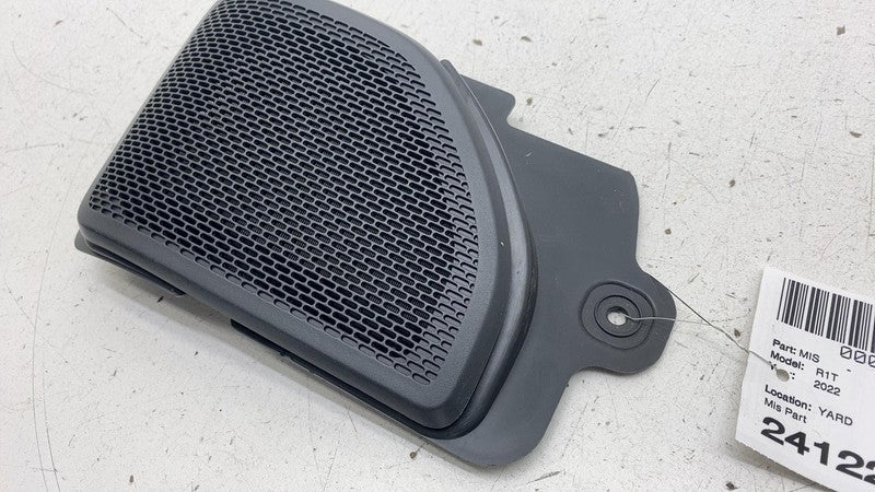 ⭕ 2022-2024 Rivian R1T Rear Speaker Grille Trim Cover w/ Retainer PT00