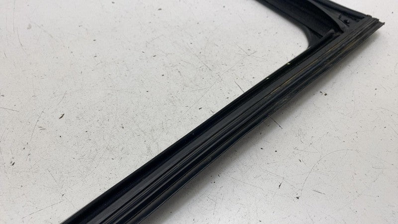 PT00002210 ⭕2022-2025 Rivian R1S Front Left Door Window Weatherstrip Run Channel PT00002210