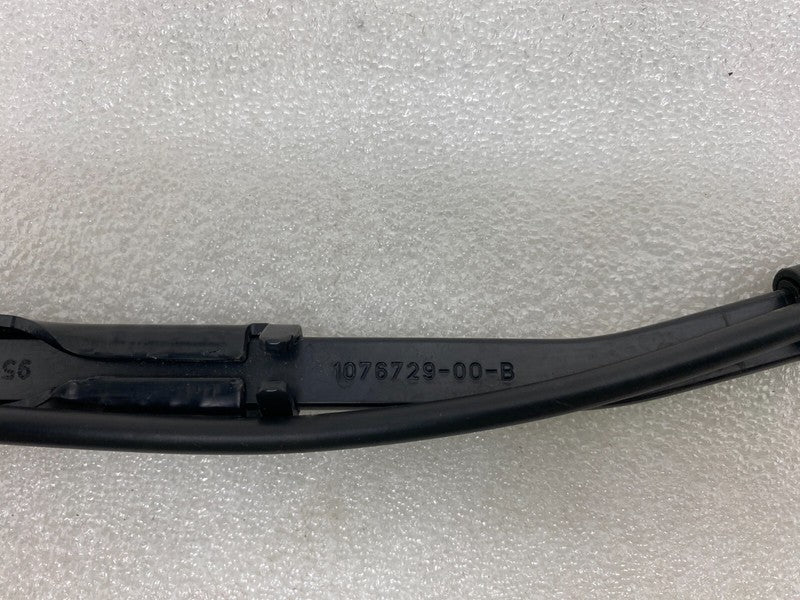 107672900B ⭕ 2017-2022 Tesla Model 3 Front Windshield Wiper Arm & Blade Right 1076729-00-B