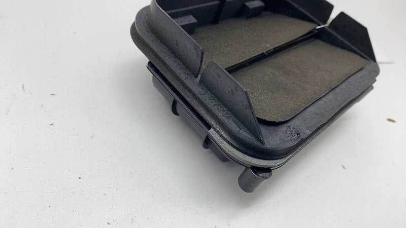 106803400C 2016-2020 Tesla Model X Rear Quarter External Air Shroud Vent Grille Extractor