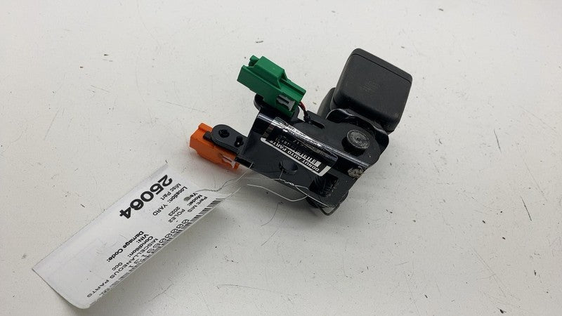 31675959 ⭕ 2021-2023 Polestar 2 Rear Left & Center Dual Seat Belt Catch Buckle 31675959