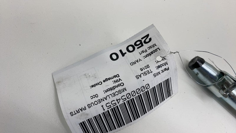 1005265 05 E 12-20 Tesla Model S Front Right Lap Pretensioner 16-20 Tesla Model X Front Left
