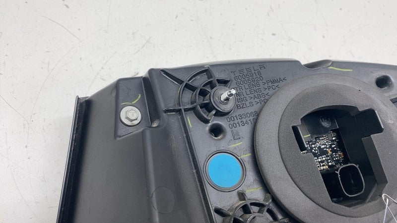 ⭕ 12-22 Model S Rear Driver Side Trunk Outer Taillight Lamp Left LH 60