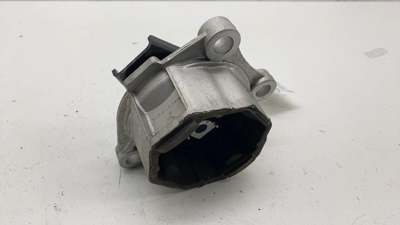 ⭕ 2021-2023 Polestar 2 Front Passenger Side Engine Motor Mount Bracket Right AWD