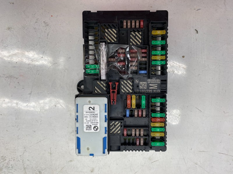 ⭕17-19 BMW 530i 540i G30 Power Distribution Junction Fuse Box Relay 61