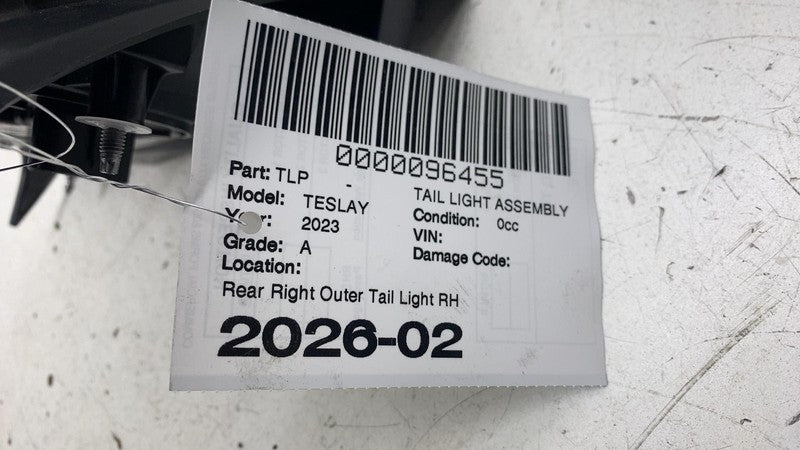 ⭕ 21-24 Model Y Rear Right Outer Exterior Taillight Tail Lamp 4-Pin 15