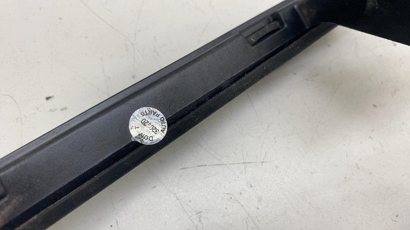 84923391 ⭕19-25 Chevrolet Silverado 1500 Front Right Door Window Glass Channel 84923391