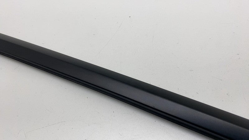 149571200C ⭕ 20-24 Tesla Model Y Rear Left Door Window Outer Belt Seal Molding 1495712-00-C