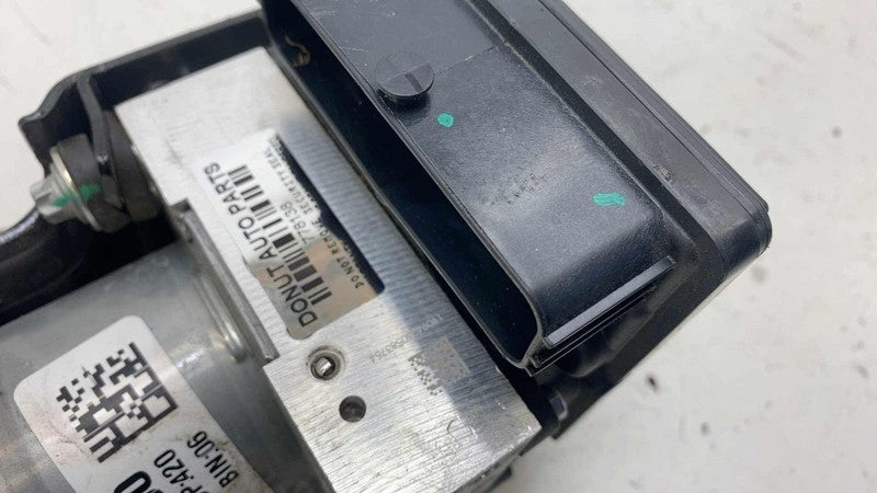 ⭕ 2025 Chrysler Pacifica ABS Anti Lock Brake Pump Module & Bracket 686