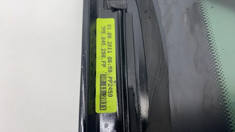 7P5845298 2011-2018 Porsche Cayenne Rear Passenger Side Quarter Corner Window Glass Right