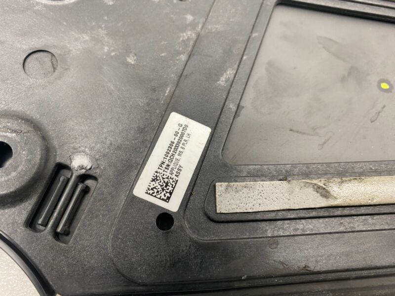 109230600G ⭕ 2016-2020 Tesla Model S Driver Side B-Pillar Applique Glass Left 1092306-00-G