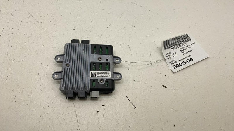 104282900E ⭕ 2016-2020 Tesla Model X USB Hub with WiFi Control Module Assembly 1042829-00-F