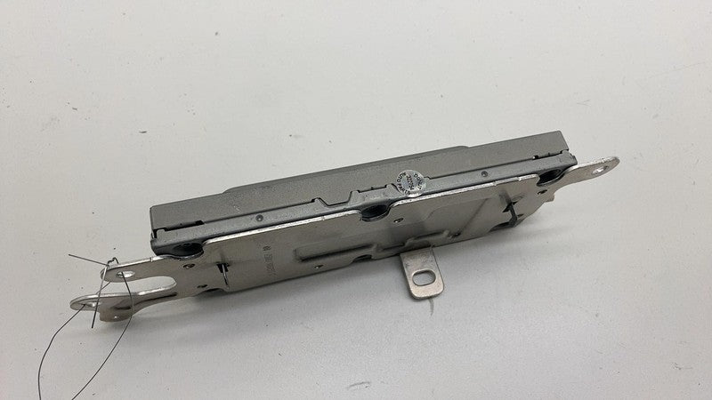 1079749 00 E 2017-2023 Tesla Model 3 Harman Becker HBZ502 Radio FM/HD Receiver Control Module