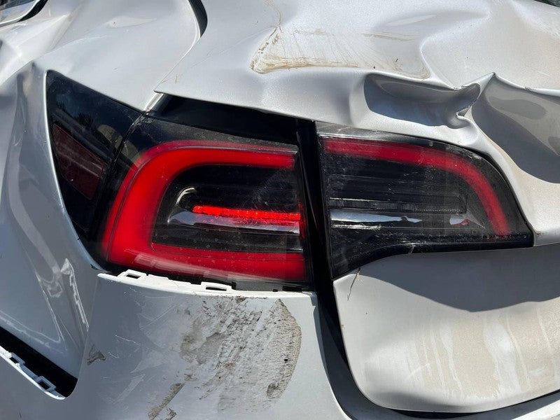 ⭕ 2017-2023 Tesla Model 3 Rear Left Outer Exterior Taillight Tail Lamp 3-Pin Red