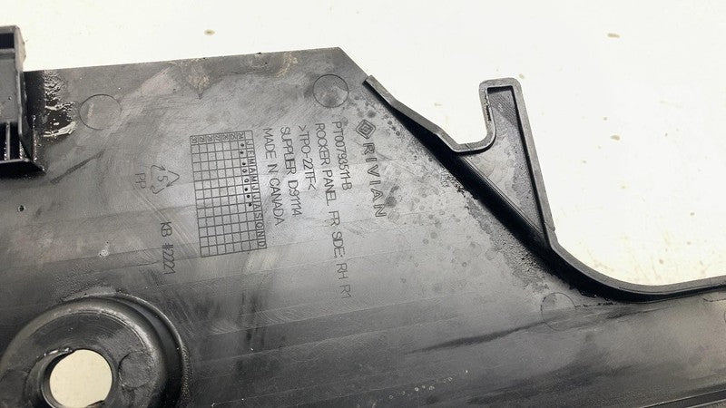 ⭕ 2025 Rivian R1S Front Passenger Rocker Molding Cover Panel Right PT0