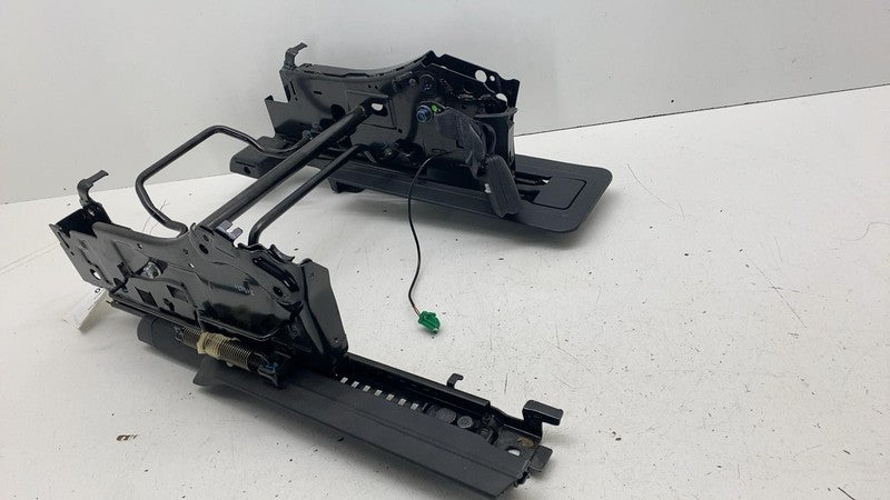 ⭕ 2022-2025 Rivian R1S Rear 2nd Row Driver Side Seat Rail Track Frame Left LH