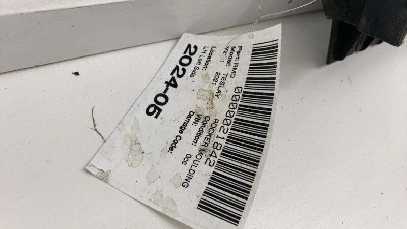 1497741-00-B ⭕ 2020-2023 Model Y Left Skirt Rocker Molding Panel Carrier Bracket 1497741-00-B