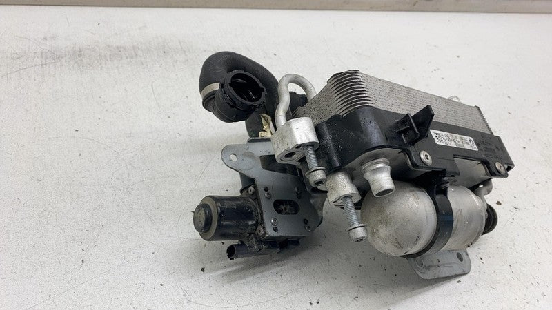 9109858 2018-2020 BMW 530e Engine A/C Coolant Air Conditioning Condenser w/ Drier & Pipe