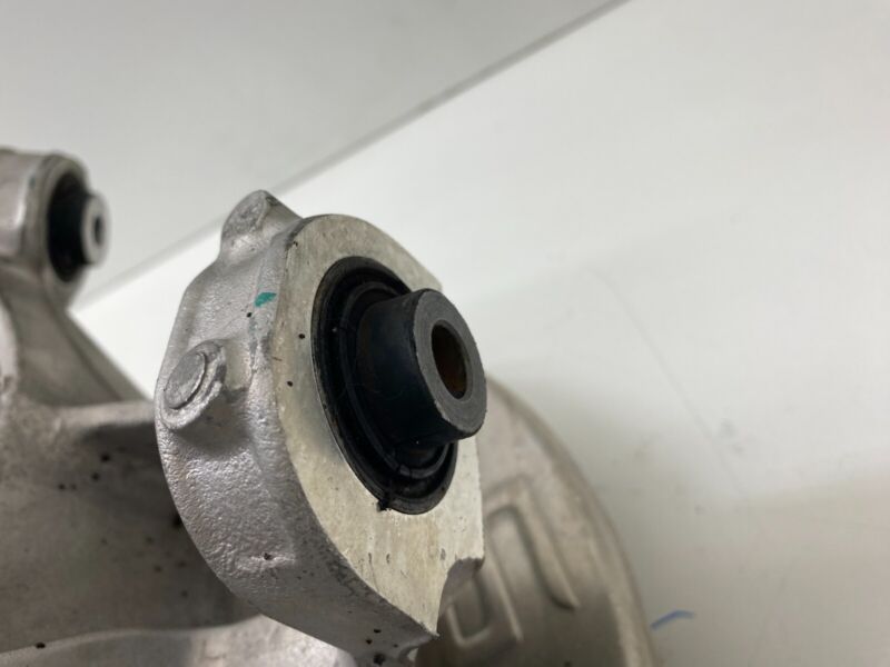 118841600F 20-24 Model Y Rear Right Spindle Knuckle w/ Wheel Hub & Dust Shield 1188416-00-F