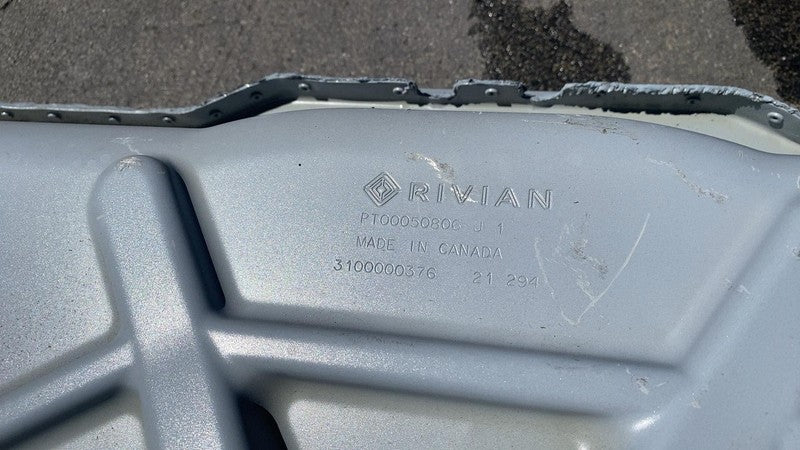 ⭕ 2022 2023 2024 Rivian R1S Rear Bucket Assembly (Beside Spare Tire) P