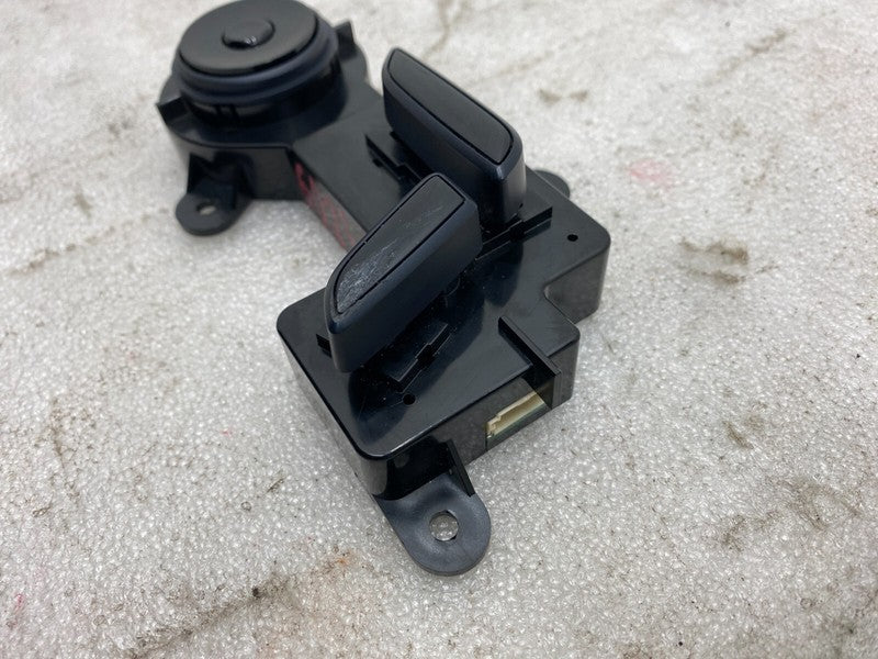 104931600B ⭕ 16-20 Tesla Model X Front Right Seat Recline Panel Control Switch 1049316-00-B