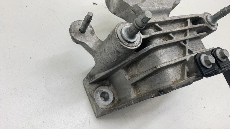 68224742AD ⭕ 2017-2025 Chrysler Pacifica Front Left Transmission Mount Bracket 68224742AD
