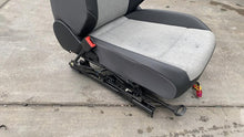 Front Seat VOLKSWAGEN ID4 25