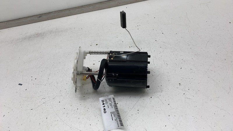 670035006 2017-2020 Maserati Levante Engine Motor Gas Fuel Pump w/ Level Sensor Assembly