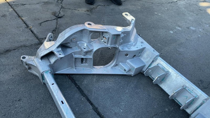 ⭕ 2025 Rivian R1S Rear Subframe Crossmember Undercarriage Cradle PT001