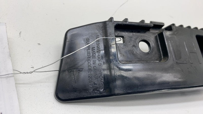1083992 00 D 2017-2023 Tesla Model 3 Rear Driver Side Taillight Tail Lamp Mount Bracket Left