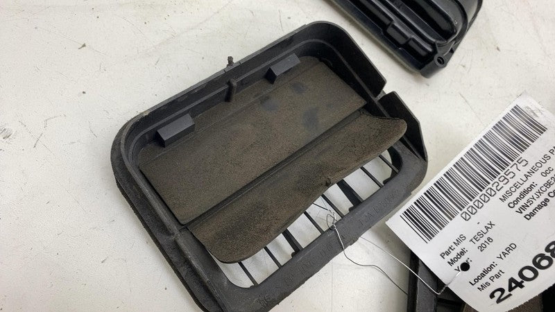 16-20 Model X Quarter Panel Rubber Flap & Air Shroud Vent Extractor 10