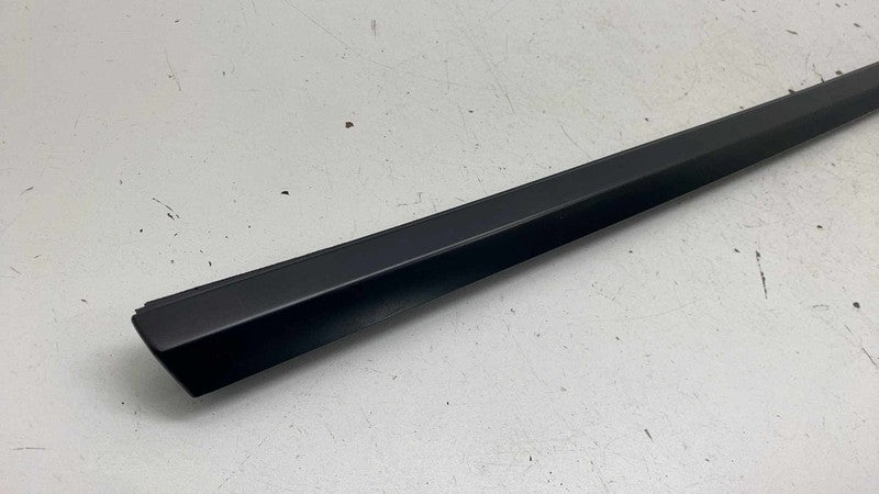 ⭕ 20-24 Model Y Front Passenger Door Window Outer Belt Seal Right 1495