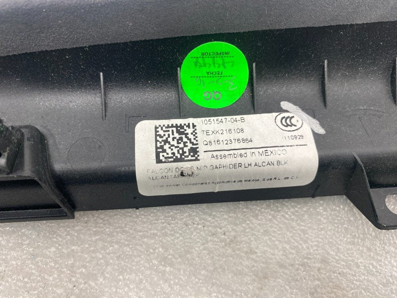 105154704B ⭕ 15-21 Model X MX Driver LH Side Falcon Door Mid Gap Hider Left 1051547-04-B