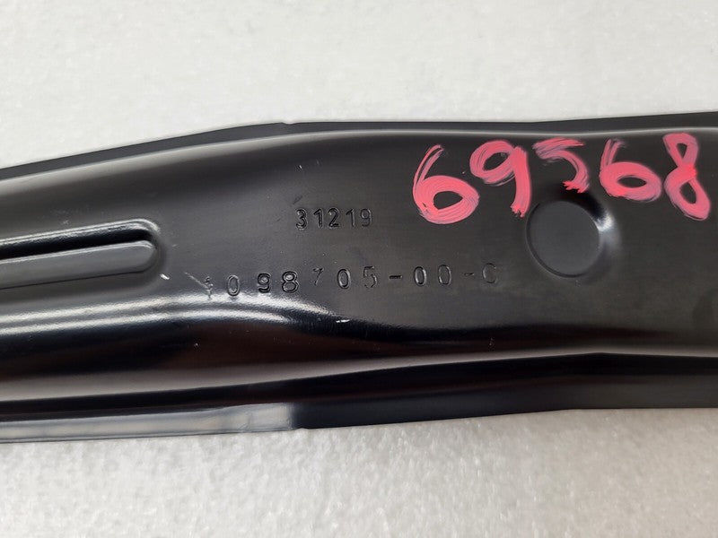 1098705 00 C ⭕ 17-23 Model 3 Rear Left or Right 2nd Row Seat Outer Rail Bracket 1098705-00-C