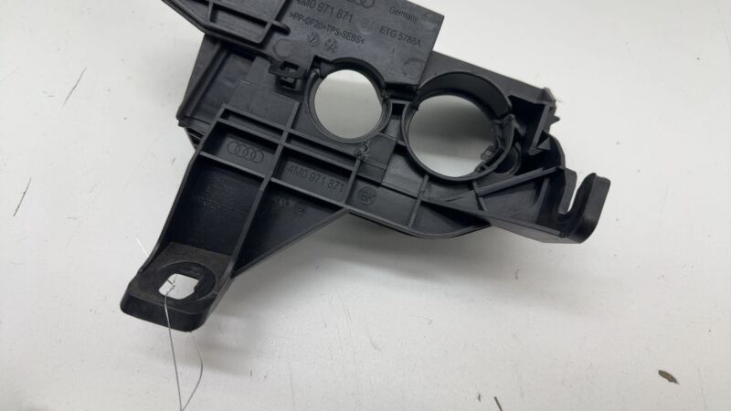 4M0 971 871 ⭕ 2024 Porsche Cayenne Front Right RH Cowl Water Box Grommet Bracket 4M0971871