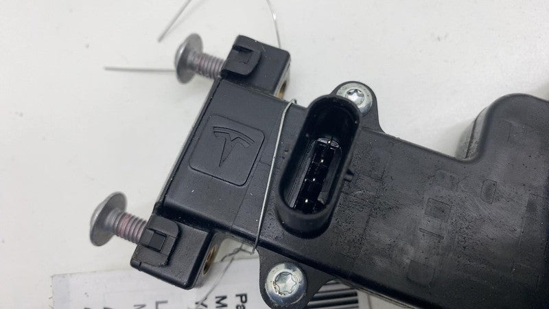 104535300B 2016-2024 Tesla Model X MX Front Left Door Pop Actuator Control Unit Module LH