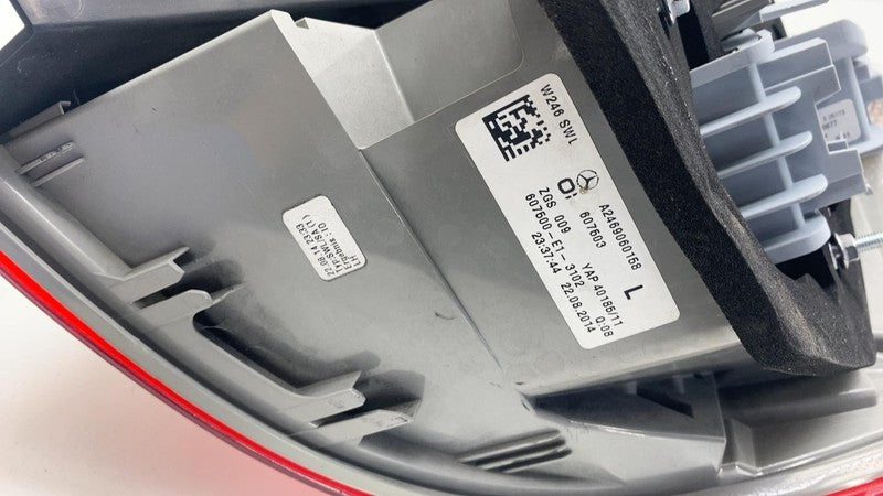 ⭕2013-2014 Mercedes-Benz B Electric Drive Rear Left Outer Tail Light A