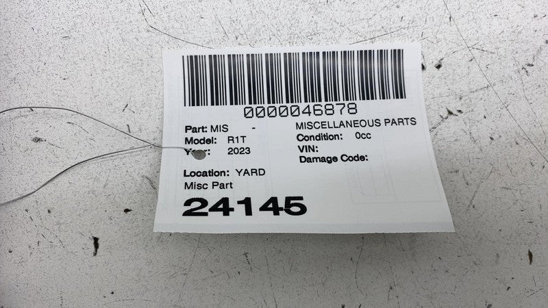 PT00030676 ⭕ 22-24 R1T Rear Left & Right Door Back Corner Trim PT00030676-C / PT00030677-C