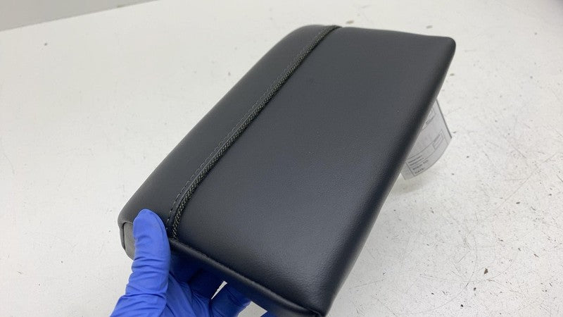 ⭕ 2025 Rivian R1S Rear 2nd Row Seat Center Headrest Head Rest Black OE